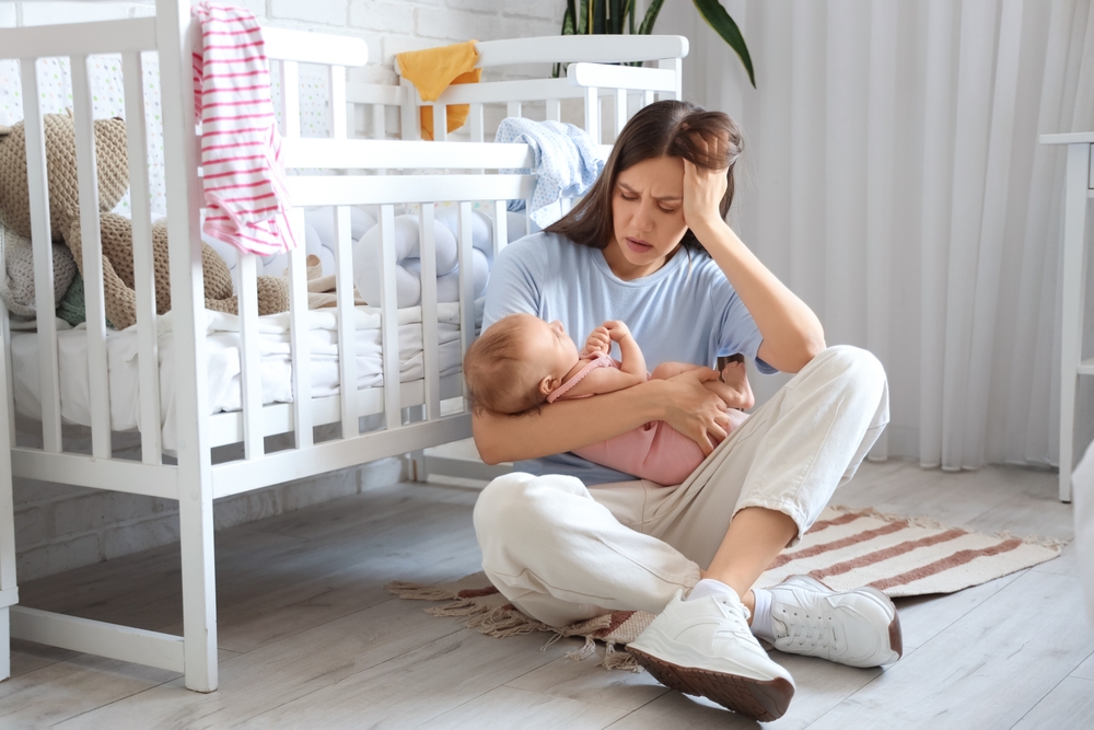 Trầm cảm sau sinh (Postpartum Depression - PPD): Xảy ra ở phụ nữ sau khi sinh con, có thể do thay đổi nội tiết tố, áp lực chăm sóc con cái và thiếu sự hỗ trợ từ gia đình.